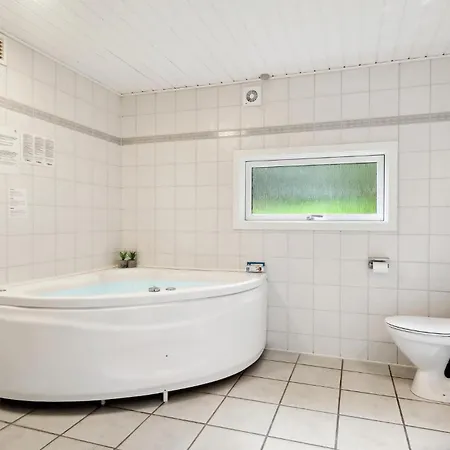 Сasa de vacaciones Hermosa Casa En Hejls Con Sauna Hejls