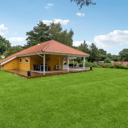 Сasa de vacaciones Hermosa Casa En Hejls Con Sauna *